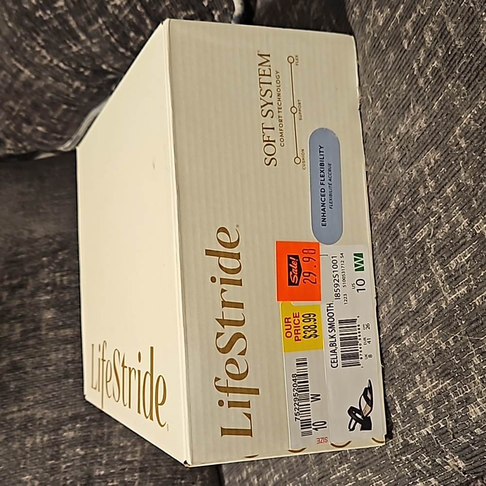 New never worn Life Stride heels